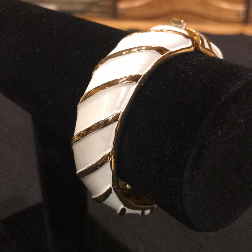 🛑SOLD🛑Gold & Ivory Enamel Bangel Bracelet🎉